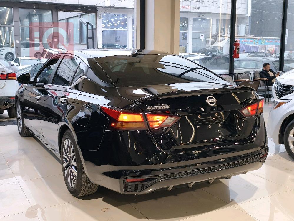 نيسان ألتيما